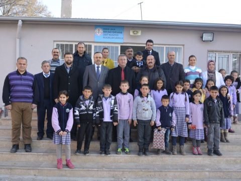 YOKSUL ÖĞRENCİLERE 120 ADET BOT DAĞITILDI