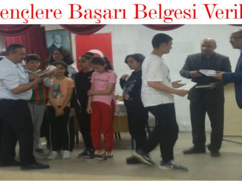 Gençlere Başarı Belgesi Verildi
